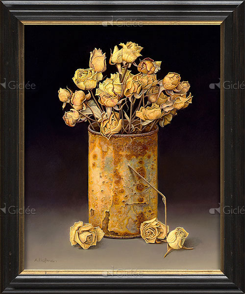 Blikje met gedroogde roosjes